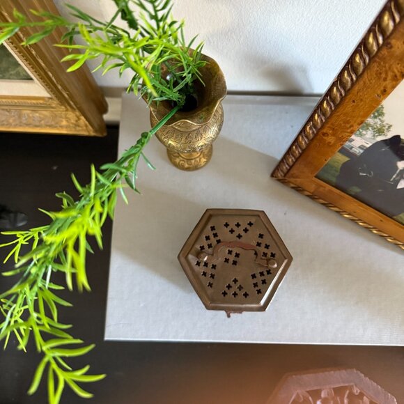 Vintage Brass Cricket Box with Cutouts Trinket matchbook case - Picture 6 of 14